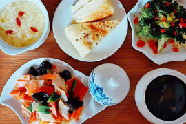 飞蚊症困扰？解析眼睛模糊背后的秘密，用药指南助你重归清晰视界