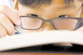 揭秘眼睛飞蚊症的常见表现