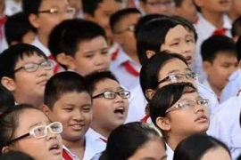 男孩眼中的迷雾,为何他的眼神如此无神?